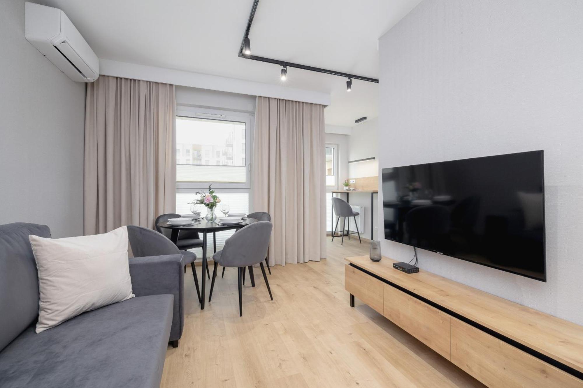 Bright Apartment In Krakow With Garden, Air Conditioning, Parking And Desk By Renters Prestige Εξωτερικό φωτογραφία