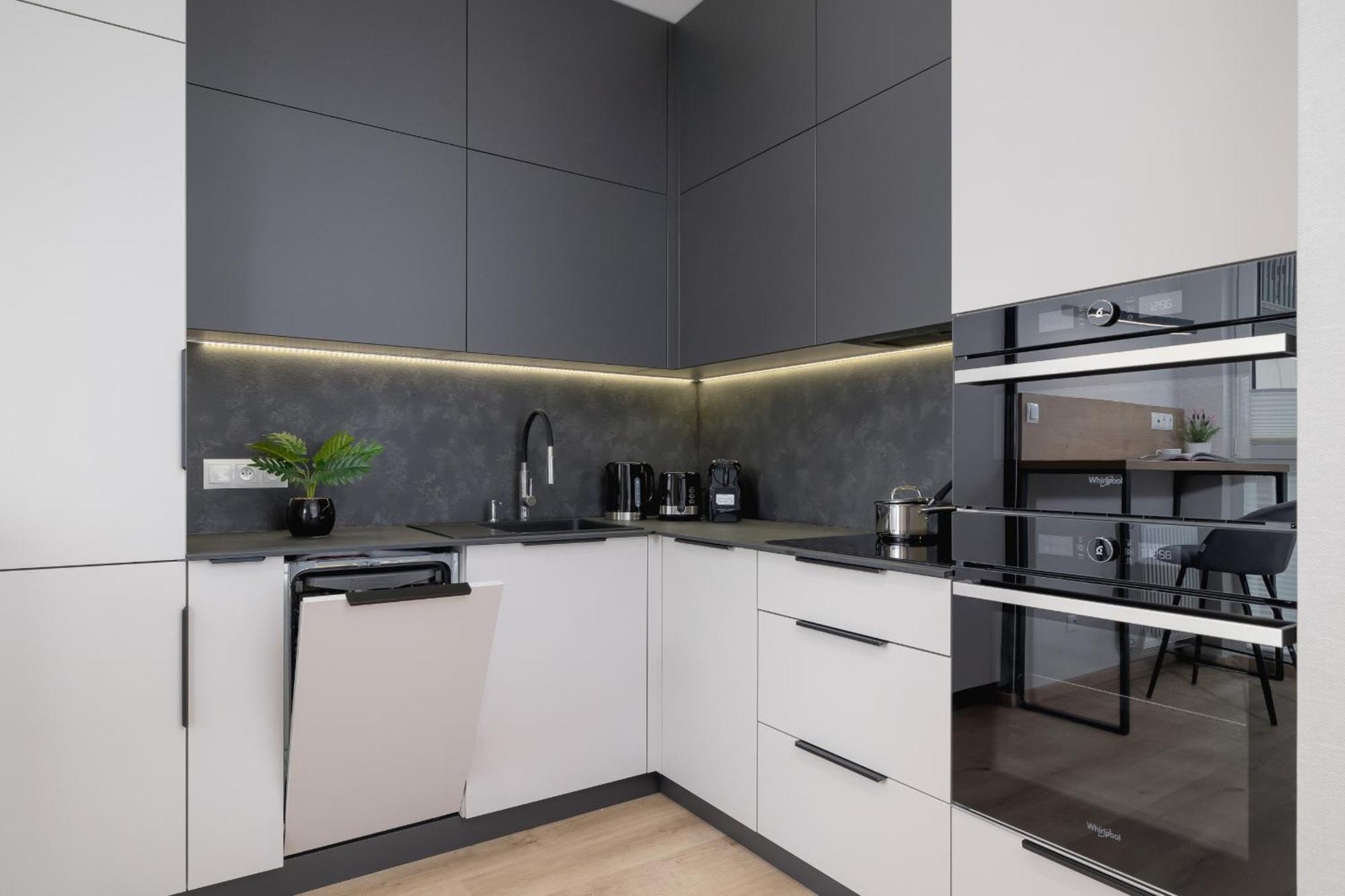 Bright Apartment In Krakow With Garden, Air Conditioning, Parking And Desk By Renters Prestige Εξωτερικό φωτογραφία