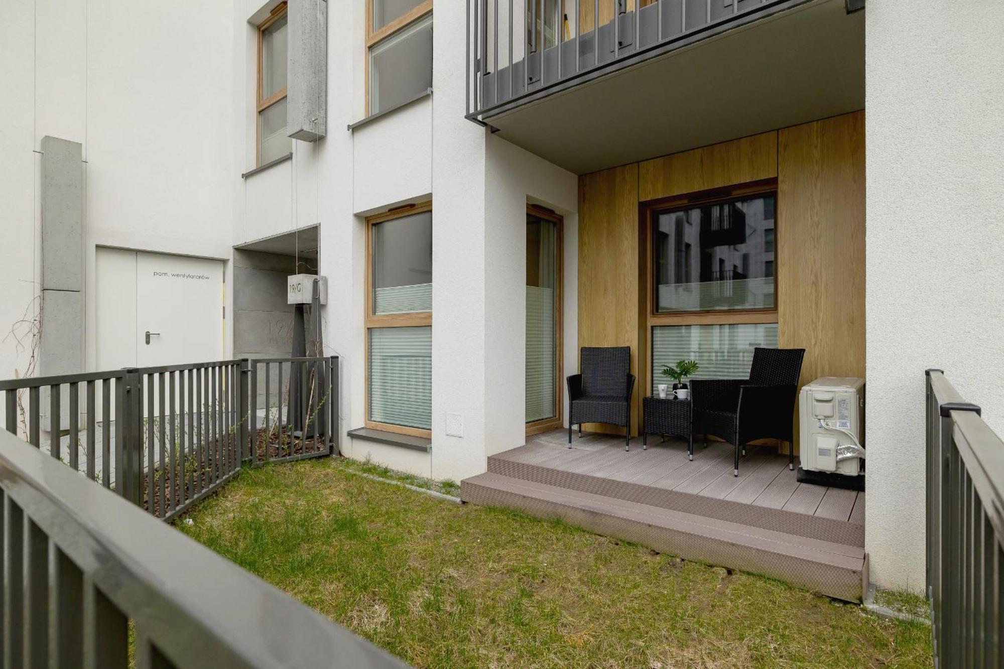 Bright Apartment In Krakow With Garden, Air Conditioning, Parking And Desk By Renters Prestige Εξωτερικό φωτογραφία