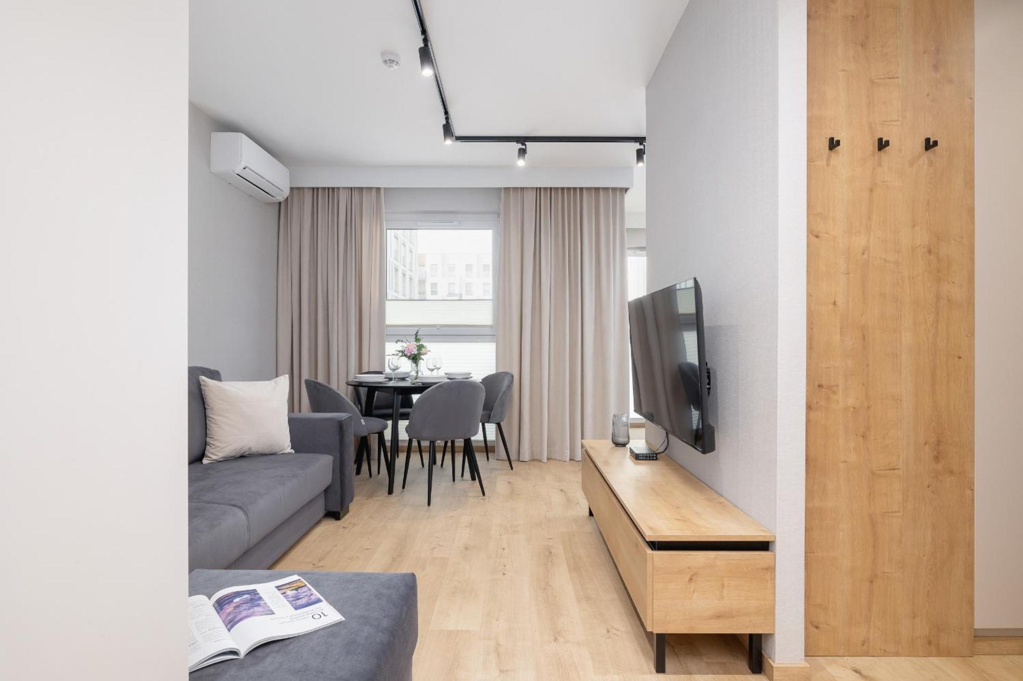 Bright Apartment In Krakow With Garden, Air Conditioning, Parking And Desk By Renters Prestige Εξωτερικό φωτογραφία