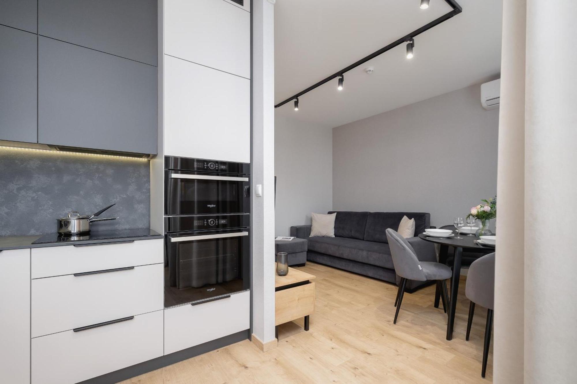 Bright Apartment In Krakow With Garden, Air Conditioning, Parking And Desk By Renters Prestige Εξωτερικό φωτογραφία