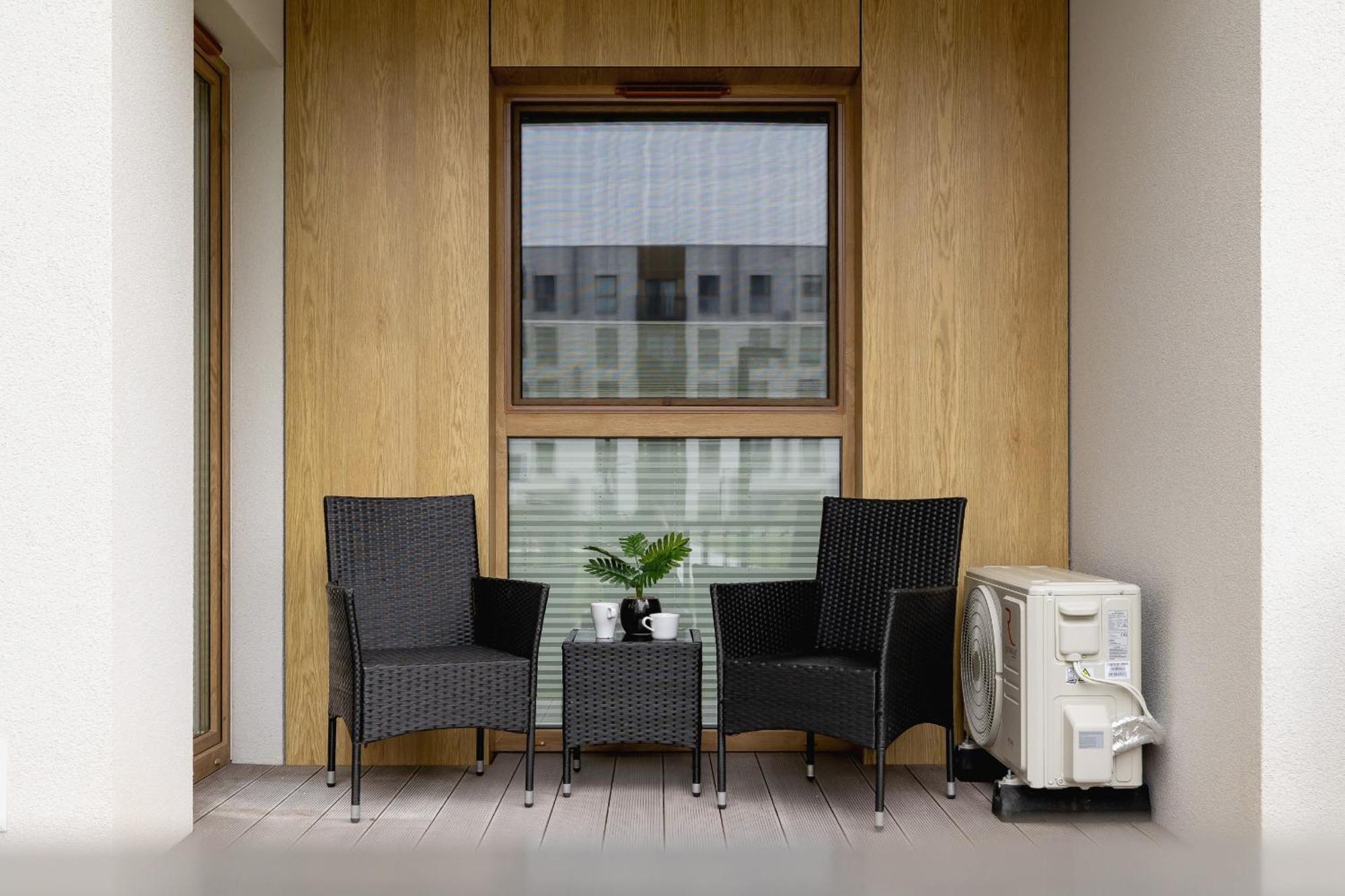 Bright Apartment In Krakow With Garden, Air Conditioning, Parking And Desk By Renters Prestige Εξωτερικό φωτογραφία