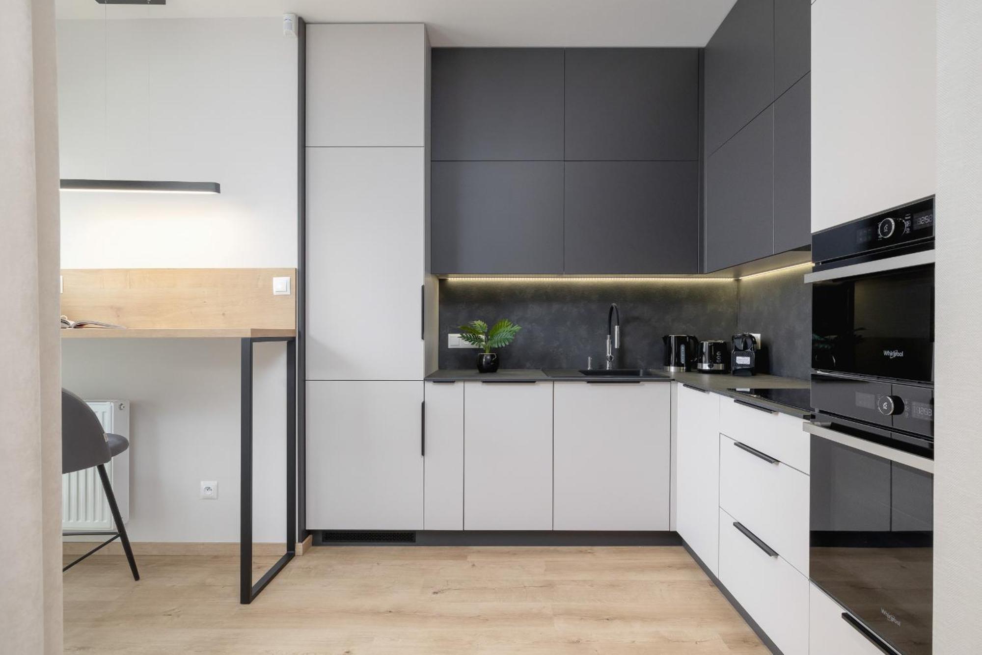 Bright Apartment In Krakow With Garden, Air Conditioning, Parking And Desk By Renters Prestige Εξωτερικό φωτογραφία