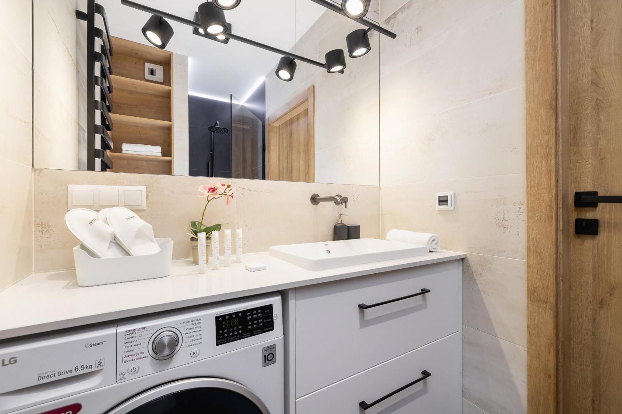 Bright Apartment In Krakow With Garden, Air Conditioning, Parking And Desk By Renters Prestige Εξωτερικό φωτογραφία