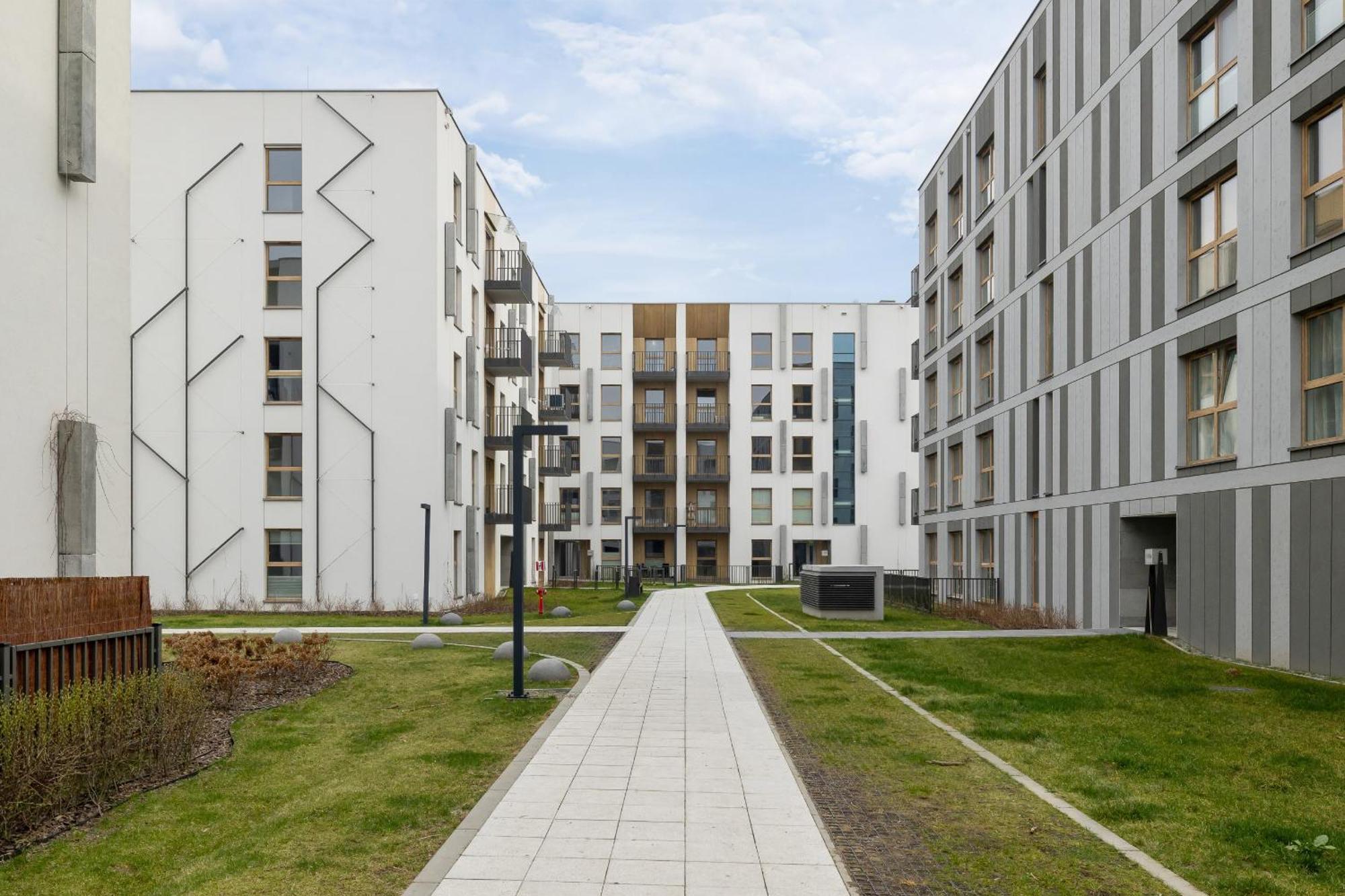 Bright Apartment In Krakow With Garden, Air Conditioning, Parking And Desk By Renters Prestige Εξωτερικό φωτογραφία